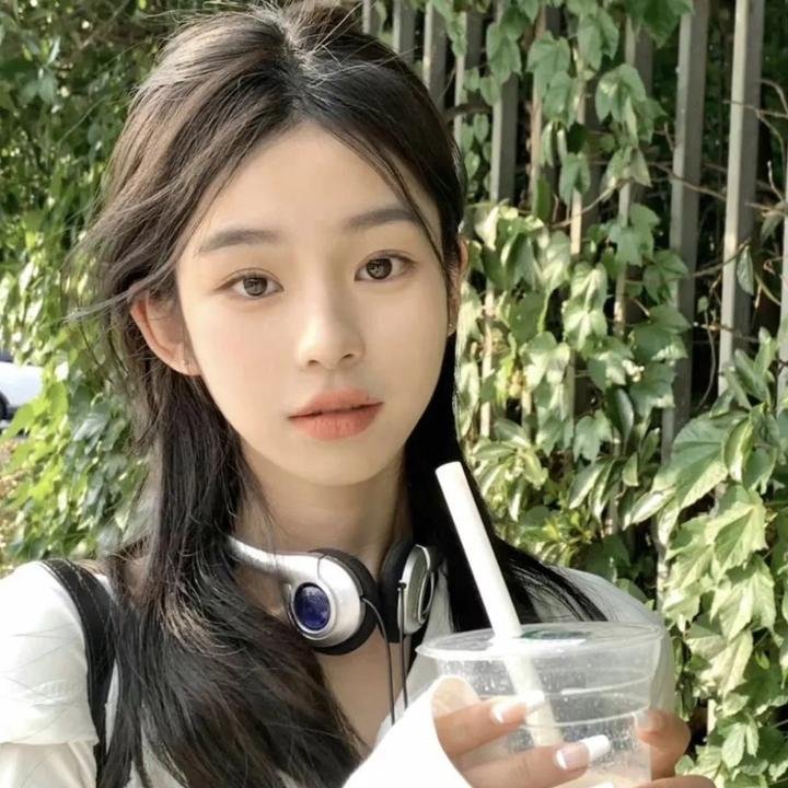 一线女星深夜共进晚餐，好友出面澄清，整整一周引热议